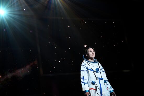 Церемония открытия фестиваля российского кино "Кинотавр"