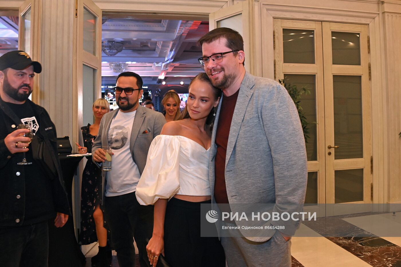 Открытие сети ресторанов Гарика Харламова "Hot Dog Bulldog"