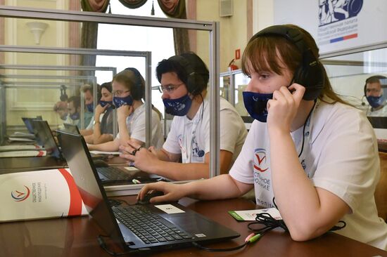 Работа ситуационного центра по наблюдению за выборами в Общественной палате РФ