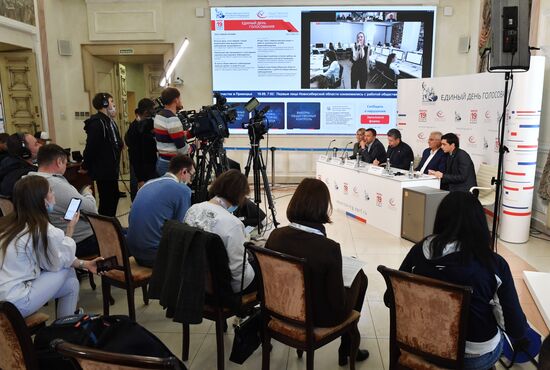 Работа ситуационного центра по наблюдению за выборами в Общественной палате РФ