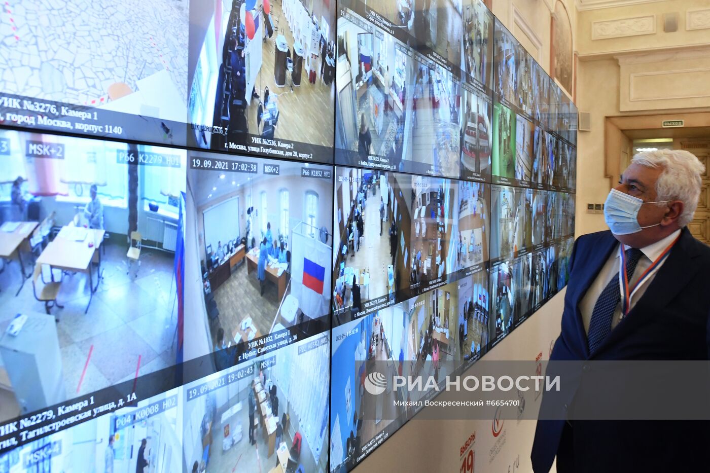 Работа ситуационного центра по наблюдению за выборами в Общественной палате РФ