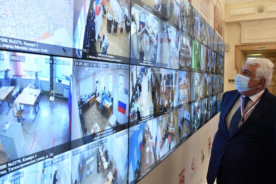 Работа ситуационного центра по наблюдению за выборами в Общественной палате РФ