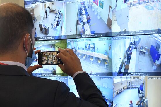 Работа ситуационного центра по наблюдению за выборами в Общественной палате РФ