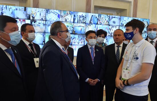 Работа ситуационного центра по наблюдению за выборами в Общественной палате РФ