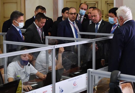 Работа ситуационного центра по наблюдению за выборами в Общественной палате РФ