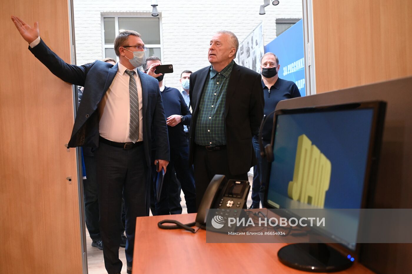 Работа штабов политических партий по контролю за выборами