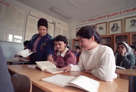 Проректор Кокандского педагогического института Мамлакат Хашимова