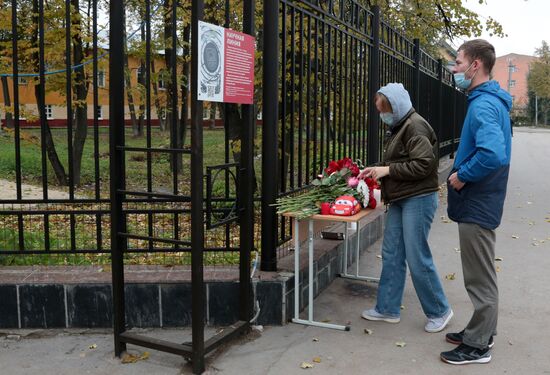 Траур по погибшим в результате стрельбы в Пермском университете