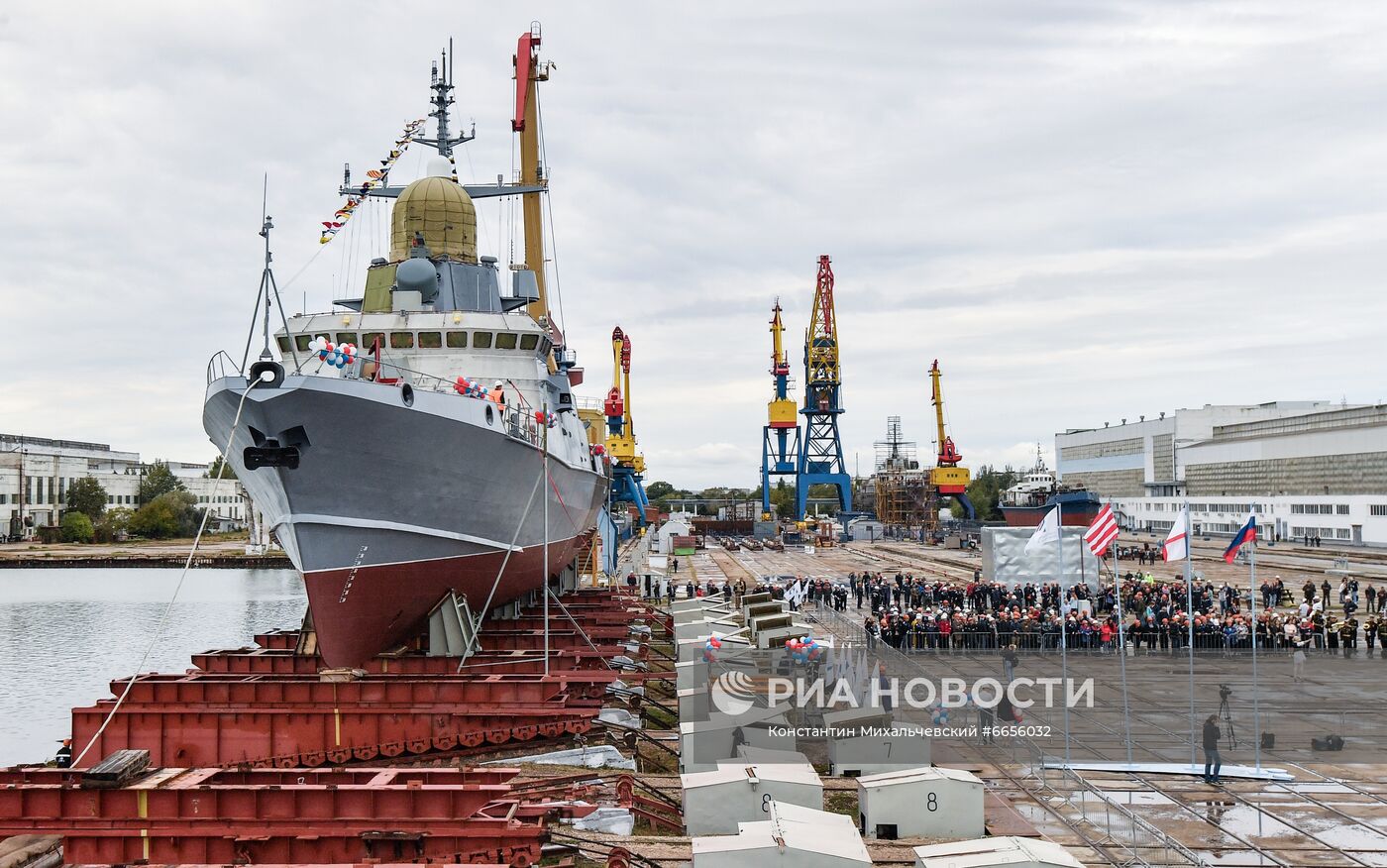 Спуск на воду малого ракетного корабля "Аскольд" в Керчи