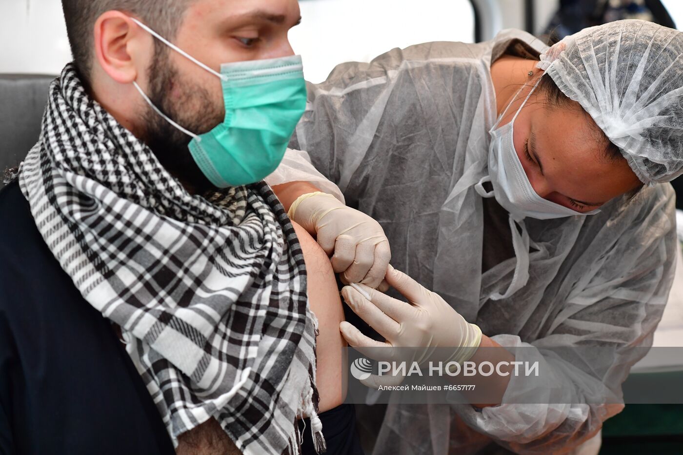 Мобильный пункт вакцинации от гриппа в Москве