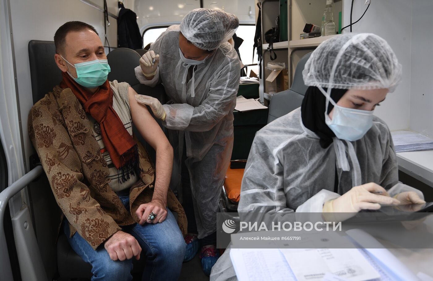 Мобильный пункт вакцинации от гриппа в Москве