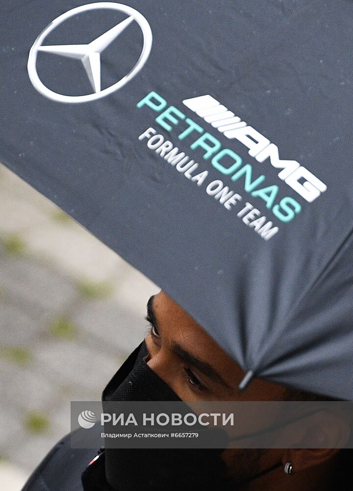 Подготовка к российскому этапу чемпионата мира по кольцевым автогонкам в классе "Формула-1"