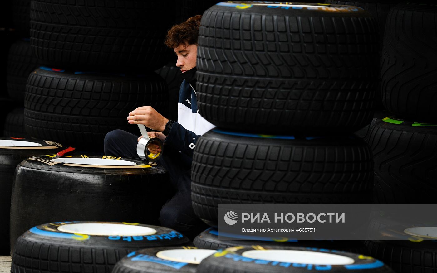 Подготовка к российскому этапу чемпионата мира по кольцевым автогонкам в классе "Формула-1"