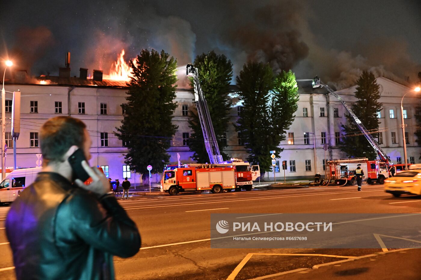 Пожар в общежитии Военного университета Минобороны РФ в Москве