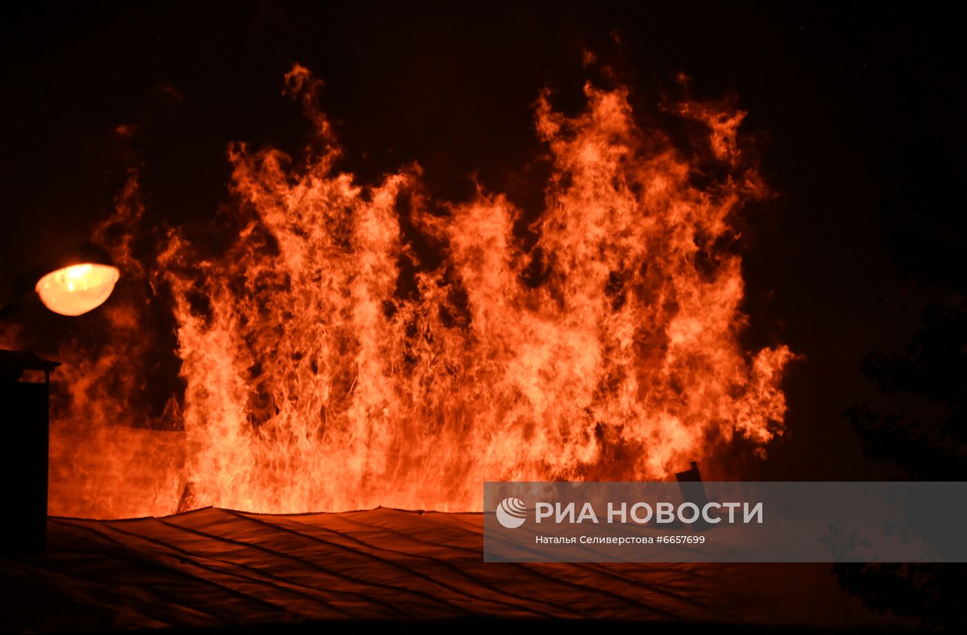 Пожар в общежитии Военного университета Минобороны РФ в Москве