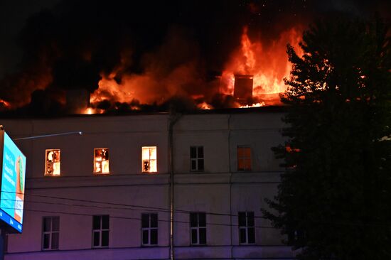 Пожар в общежитии Военного университета Минобороны РФ в Москве