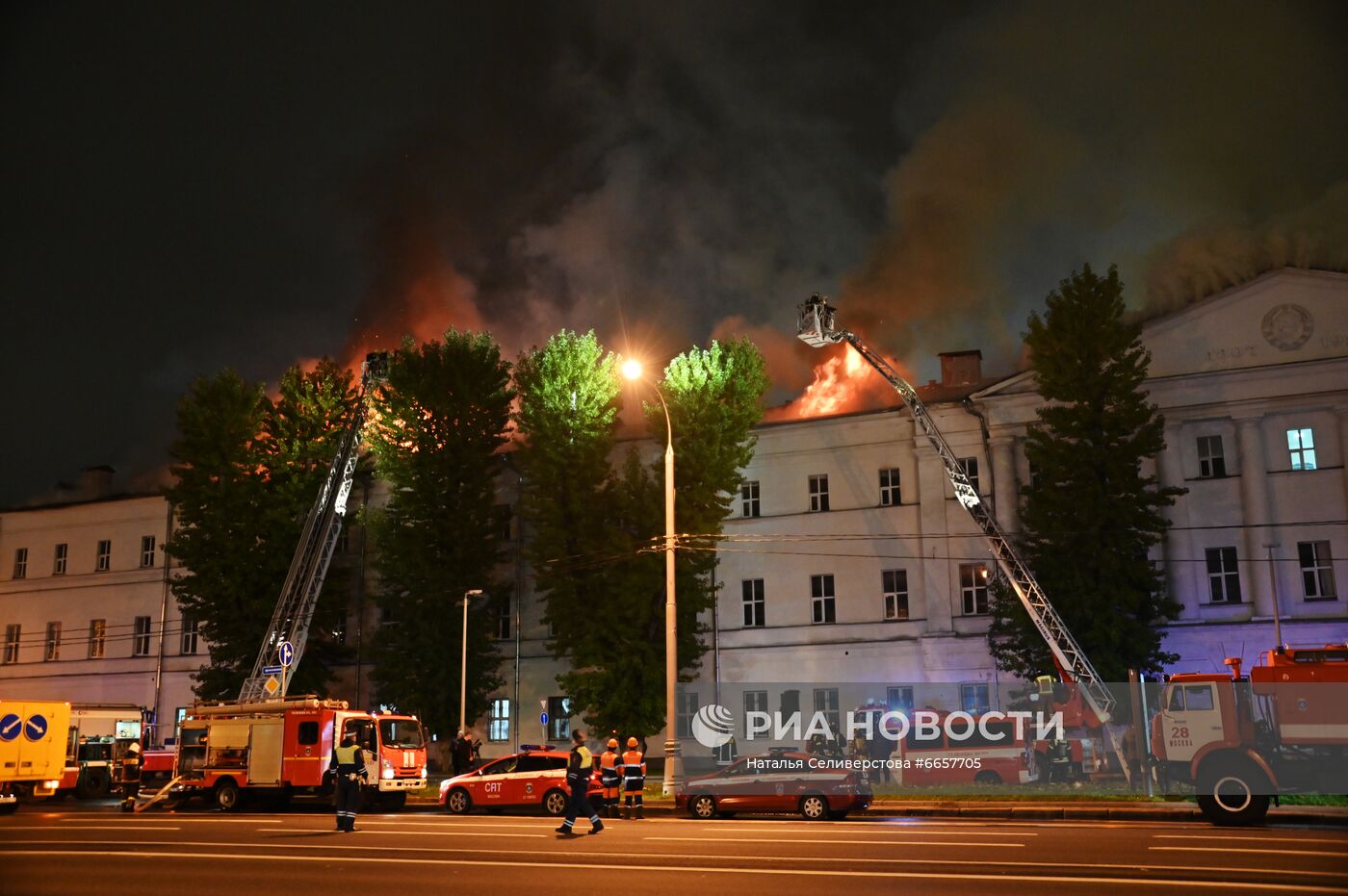 Пожар в общежитии Военного университета Минобороны РФ в Москве