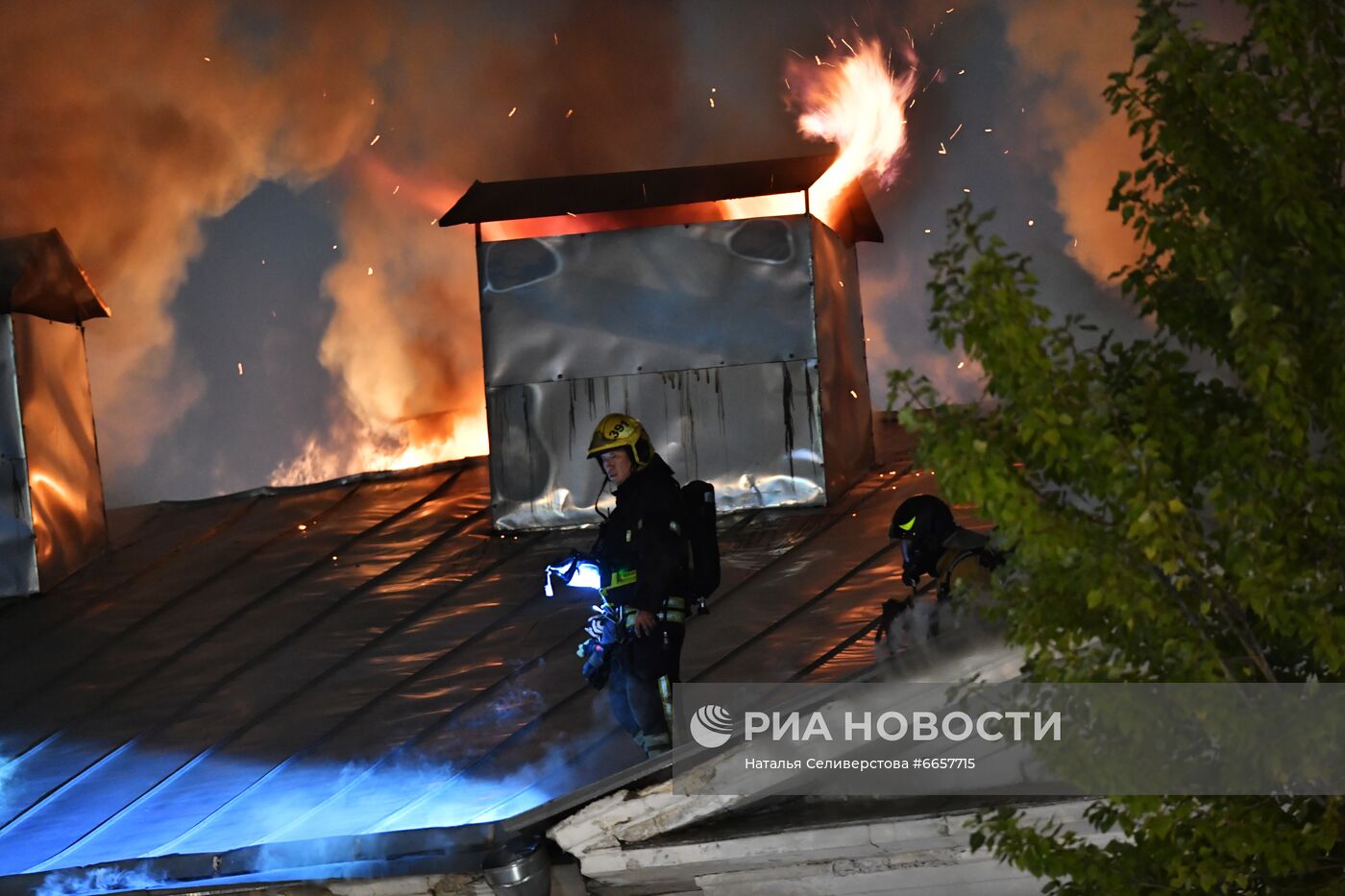 Пожар в общежитии Военного университета Минобороны РФ в Москве