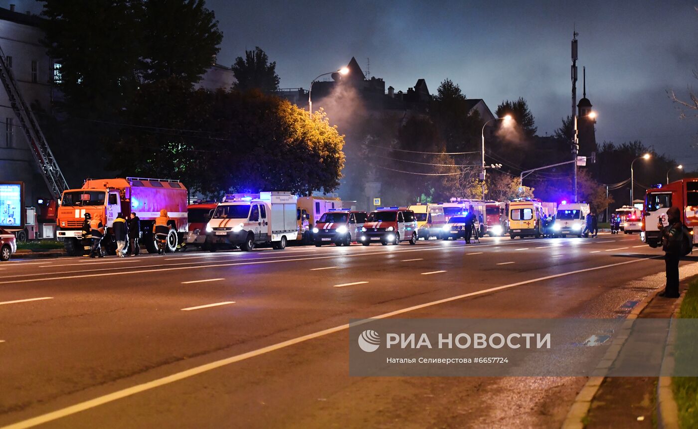 Пожар в общежитии Военного университета Минобороны РФ в Москве