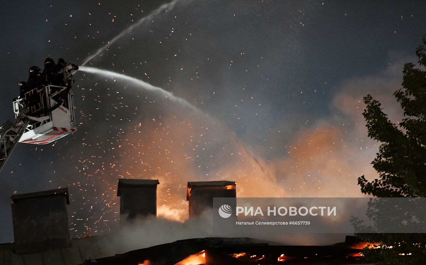 Пожар в общежитии Военного университета Минобороны РФ в Москве