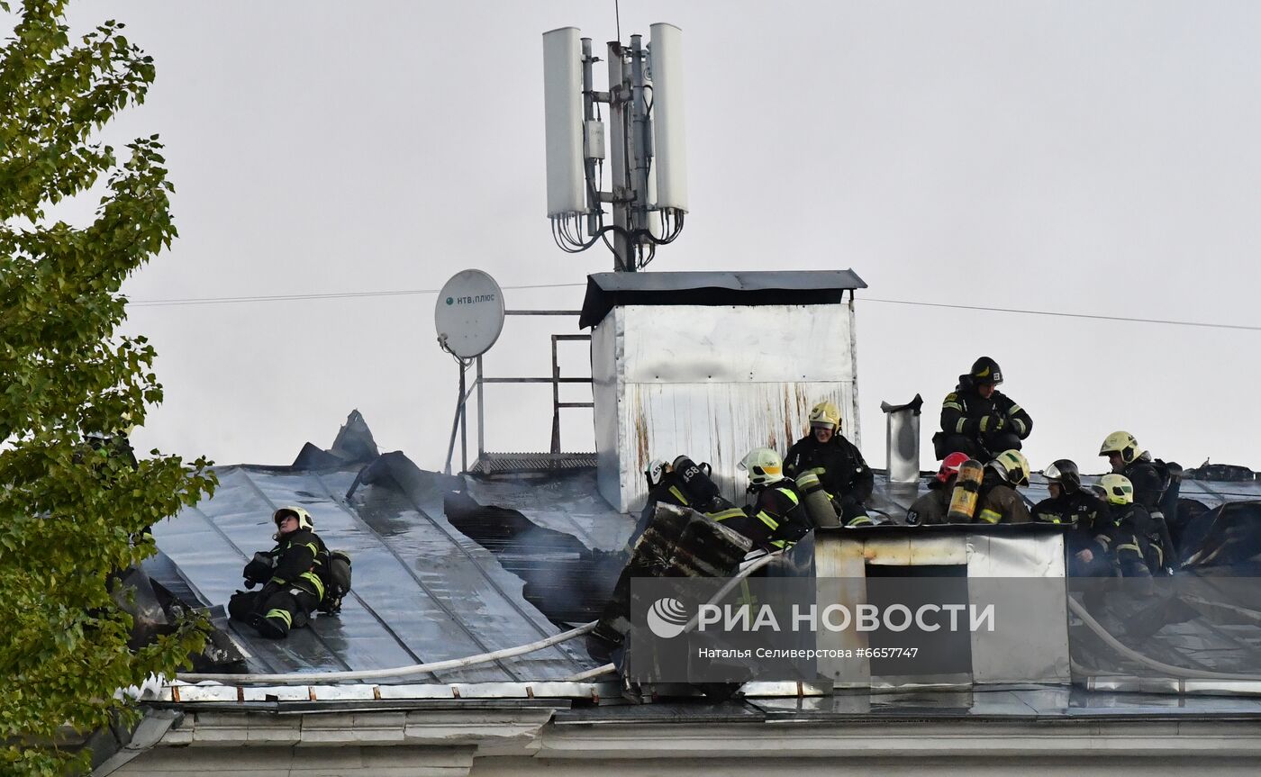 Пожар в общежитии Военного университета Минобороны РФ в Москве