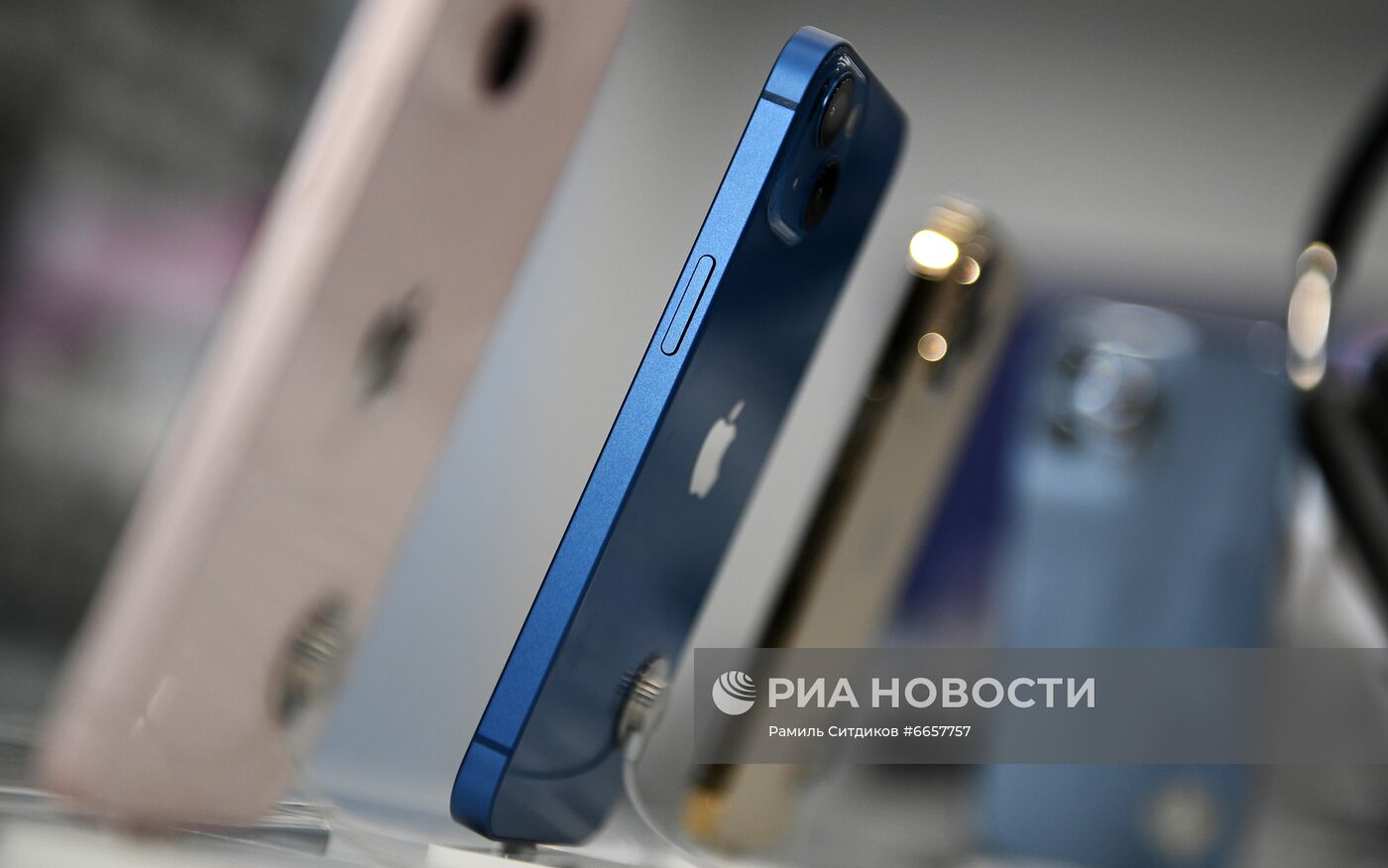 Старт продаж iPhone 13