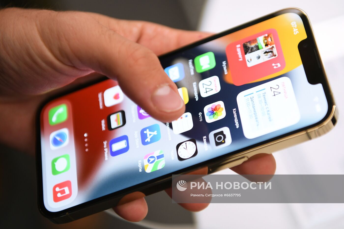 Старт продаж iPhone 13 | РИА Новости Медиабанк