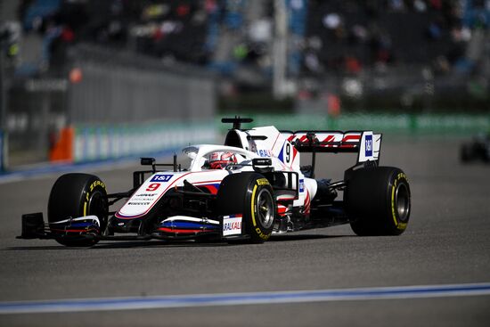 Автоспорт. Формула 1. Гран-при России. Свободные заезды. Первая сессия