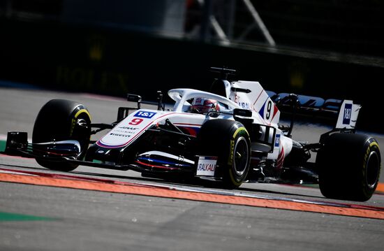 Автоспорт. Формула 1. Гран-при России. Свободные заезды. Первая сессия