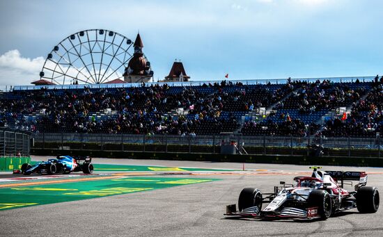 Автоспорт. Формула 1. Гран-при России. Свободные заезды. Первая сессия