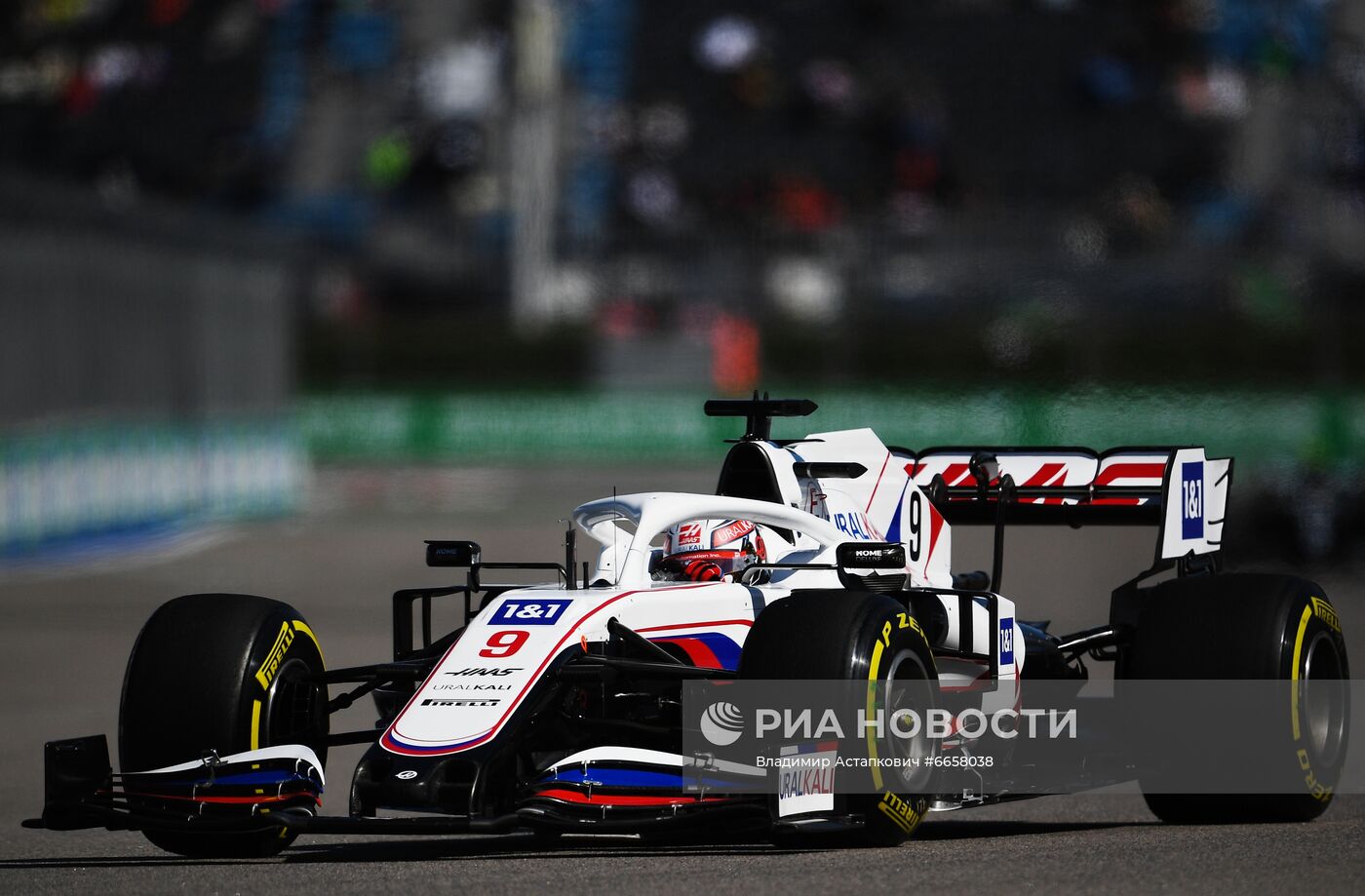 Автоспорт. Формула 1. Гран-при России. Свободные заезды. Первая сессия