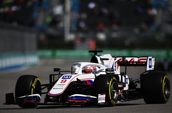 Автоспорт. Формула 1. Гран-при России. Свободные заезды. Первая сессия