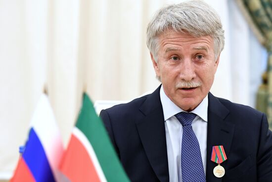Подписание документов о слиянии нефтехимических холдингов ТАИФа и СИБУРа в Казани