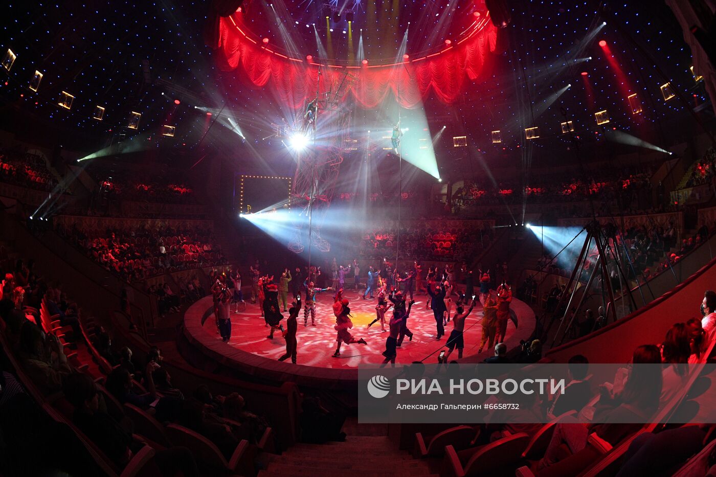 Премьера циркового спектакля "Клоун" в Санкт-Петербурге