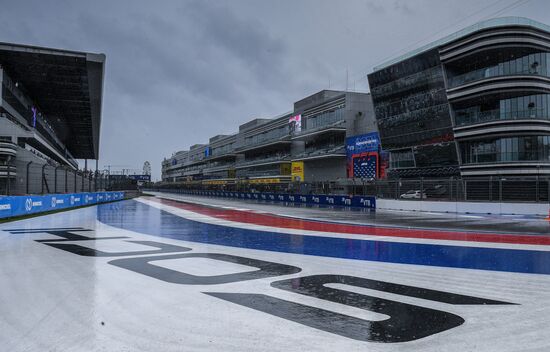 Из-за дождя отменены мероприятия Гран-при России