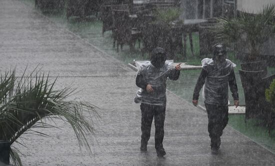 Из-за дождя отменены мероприятия Гран-при России