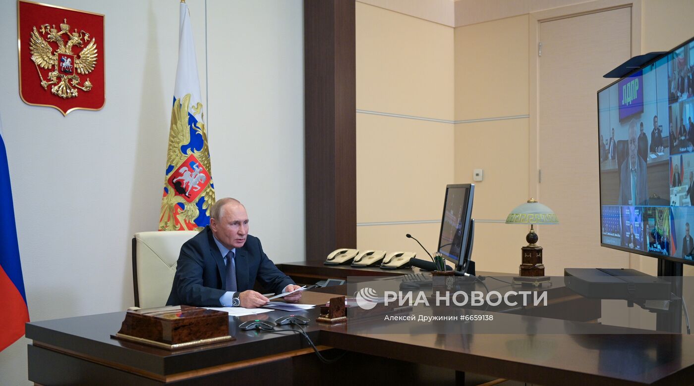 Президент РФ В. Путин провел встречу с руководством политических партий