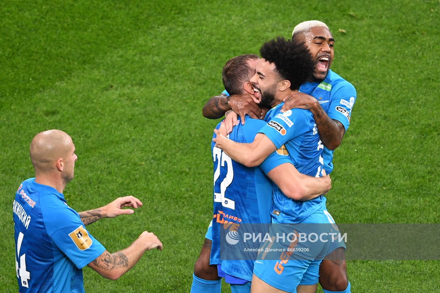 Футбол. РПЛ. Матч "Зенит" - "Крылья Советов"