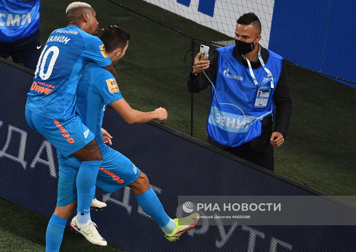 Футбол. РПЛ. Матч "Зенит" - "Крылья Советов"