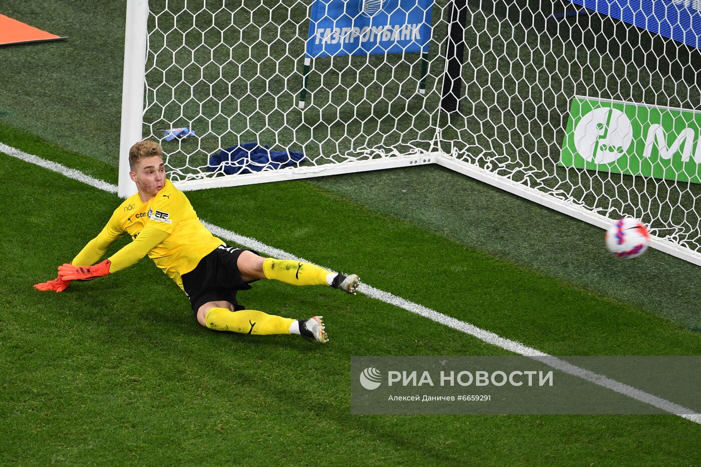 Футбол. РПЛ. Матч "Зенит" - "Крылья Советов"