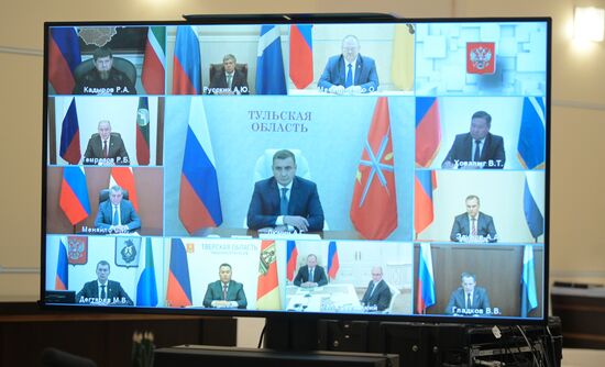 Президент РФ В. Путин провел встречу с избранными главами регионов