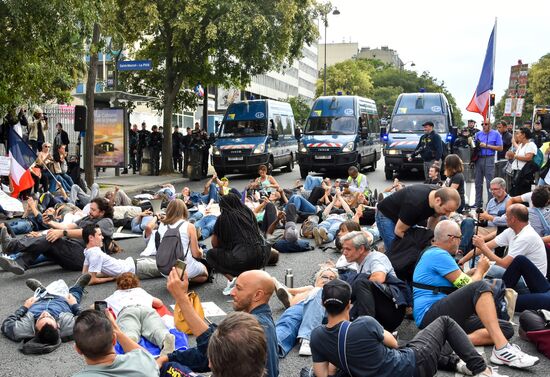 Протесты в Париже