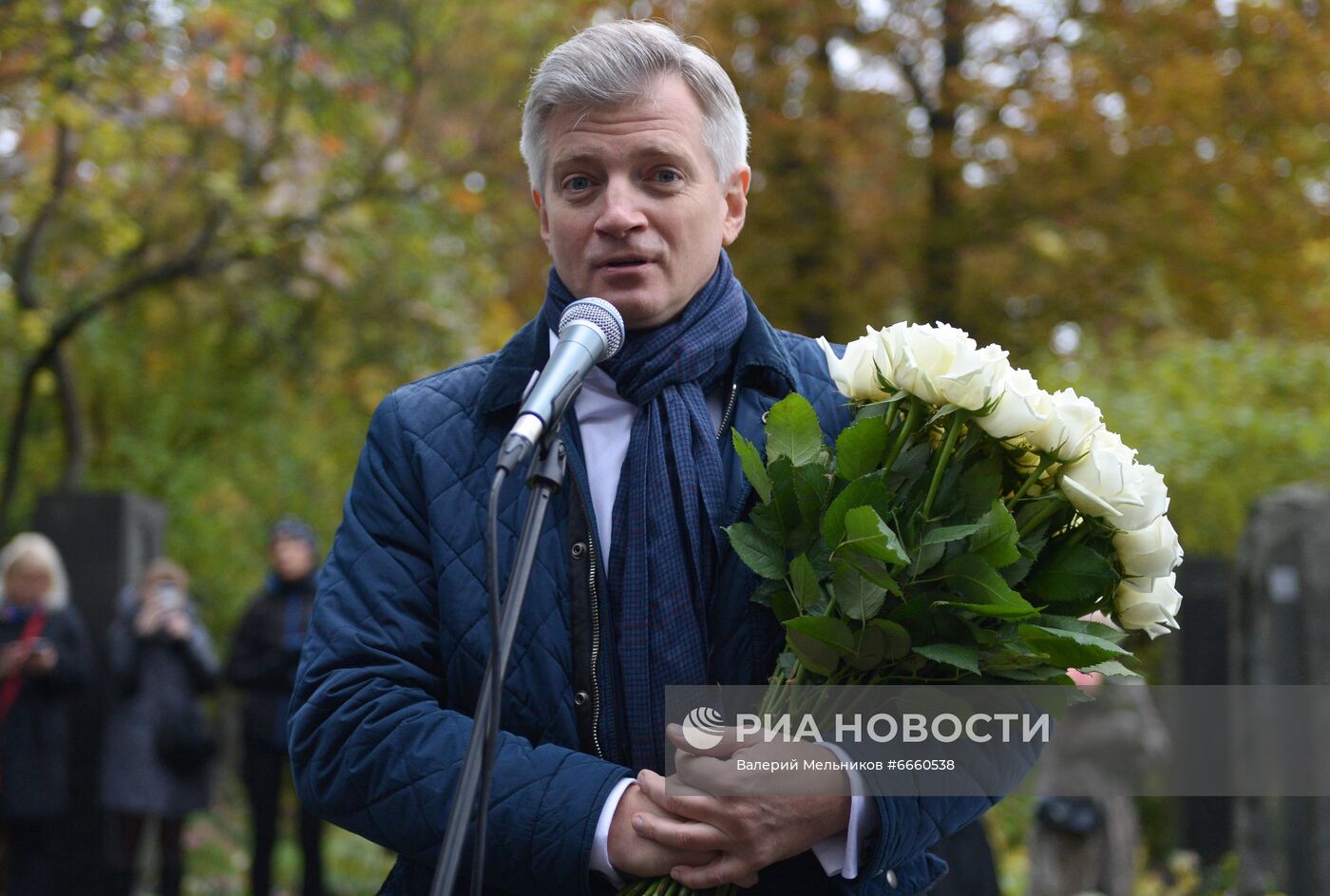 Церемония открытия памятника на могиле народного артиста СССР О. П. Табакова