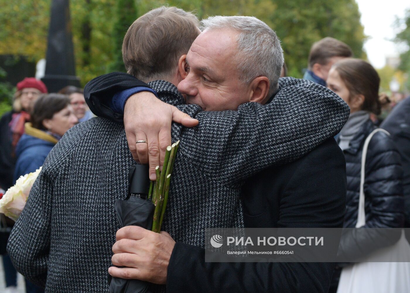 Церемония открытия памятника на могиле народного артиста СССР О. П. Табакова