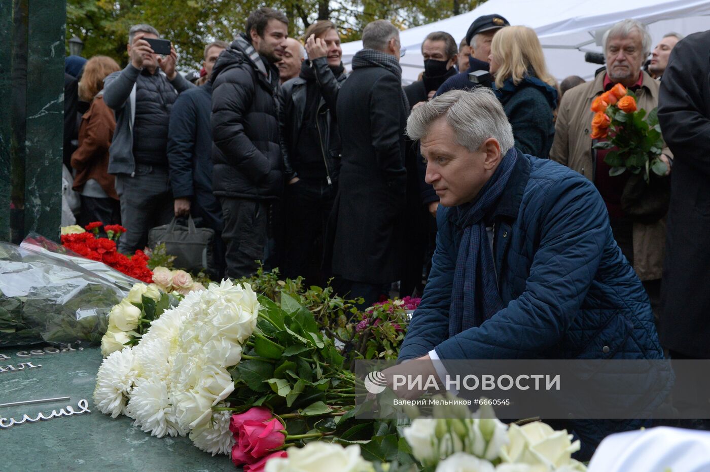 Церемония открытия памятника на могиле народного артиста СССР О. П. Табакова