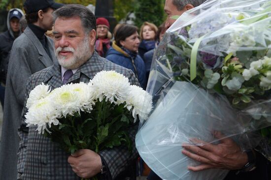 Церемония открытия памятника на могиле народного артиста СССР О. П. Табакова