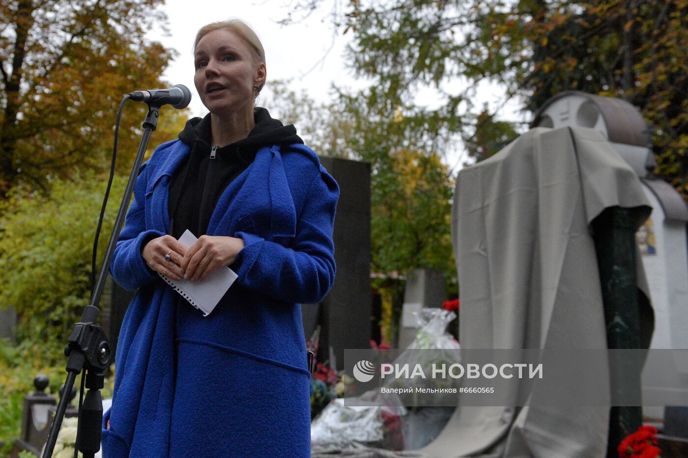 Церемония открытия памятника на могиле народного артиста СССР О. П. Табакова