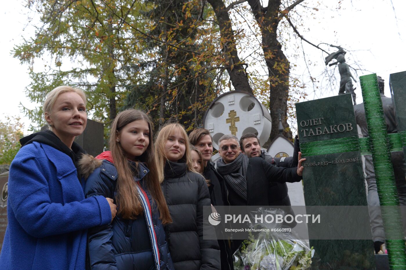 Церемония открытия памятника на могиле народного артиста СССР О. П. Табакова