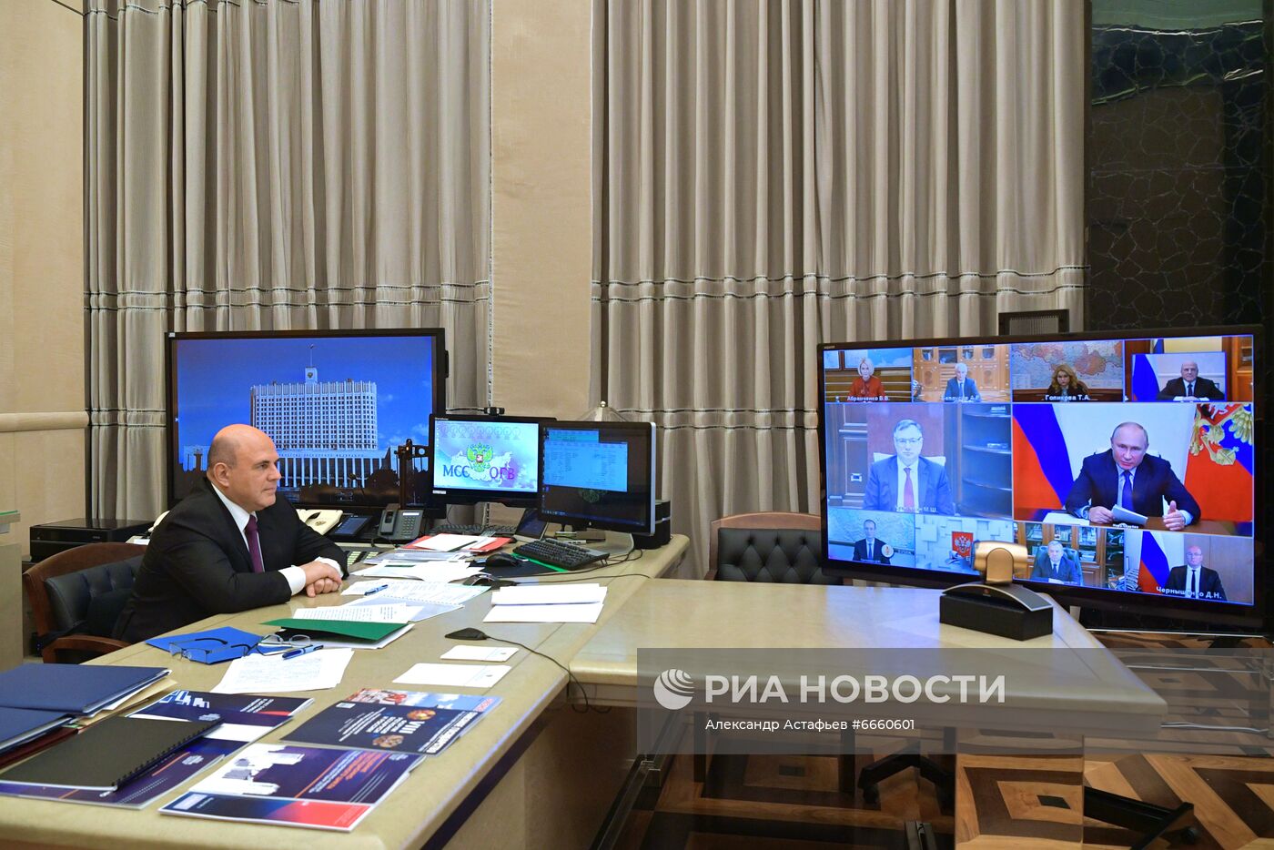 Президент РФ В. Путин встретился с председателем правительства РФ М. Мишустиным и вице-премьерами РФ