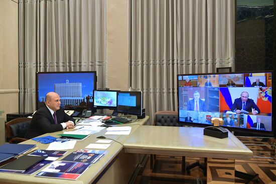 Президент РФ В. Путин встретился с председателем правительства РФ М. Мишустиным и вице-премьерами РФ